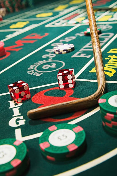 Hand comparison and payout determination Casino Hold'em dealer reveal showing player hand and dealer hand comparison